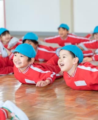 専任の先生と一緒に楽しみながら学ぶ!