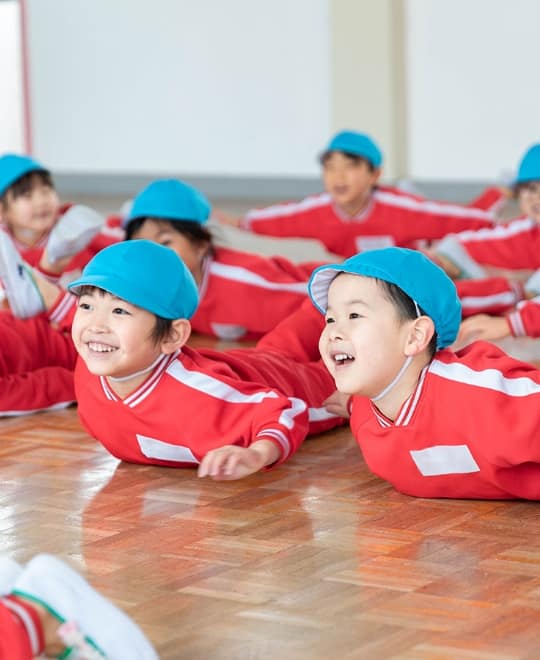 専任の先生と一緒に楽しみながら学ぶ！